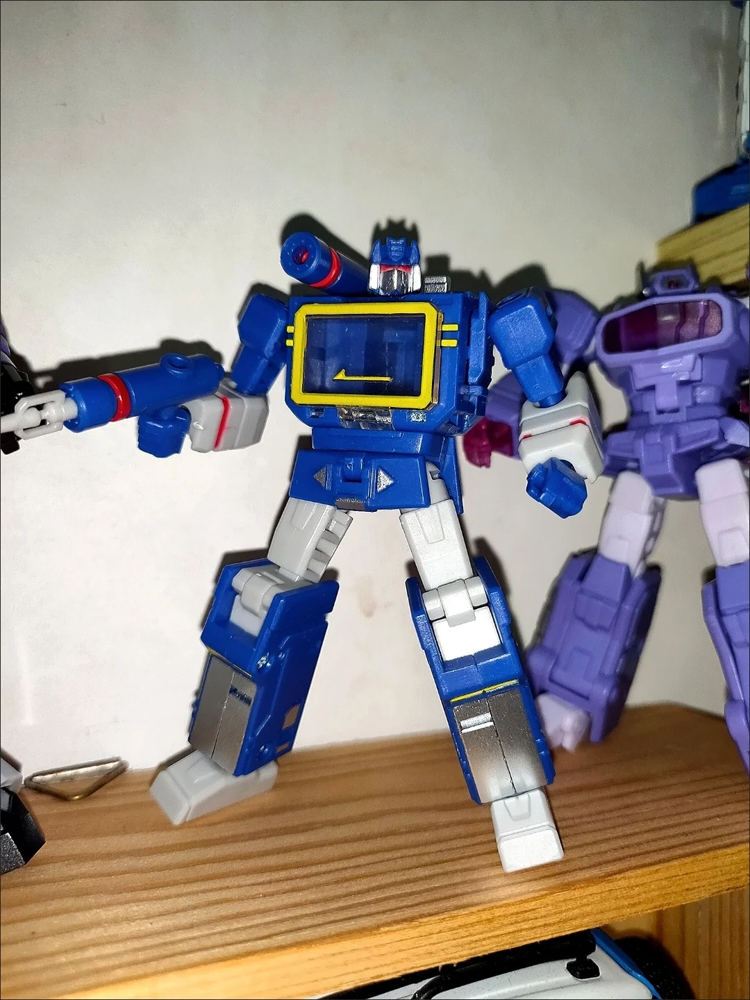 

В наличии, деформированная игрушка-трансформер PT Soundwave, почтовые игрушки PT04 Soundwave Band 3, магнитная лента DX9 Mini note