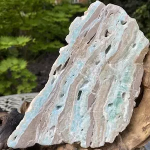 

A unique natural hemimorphite slice - with blue and white marble patterns, suitable for home décor and tabletops.