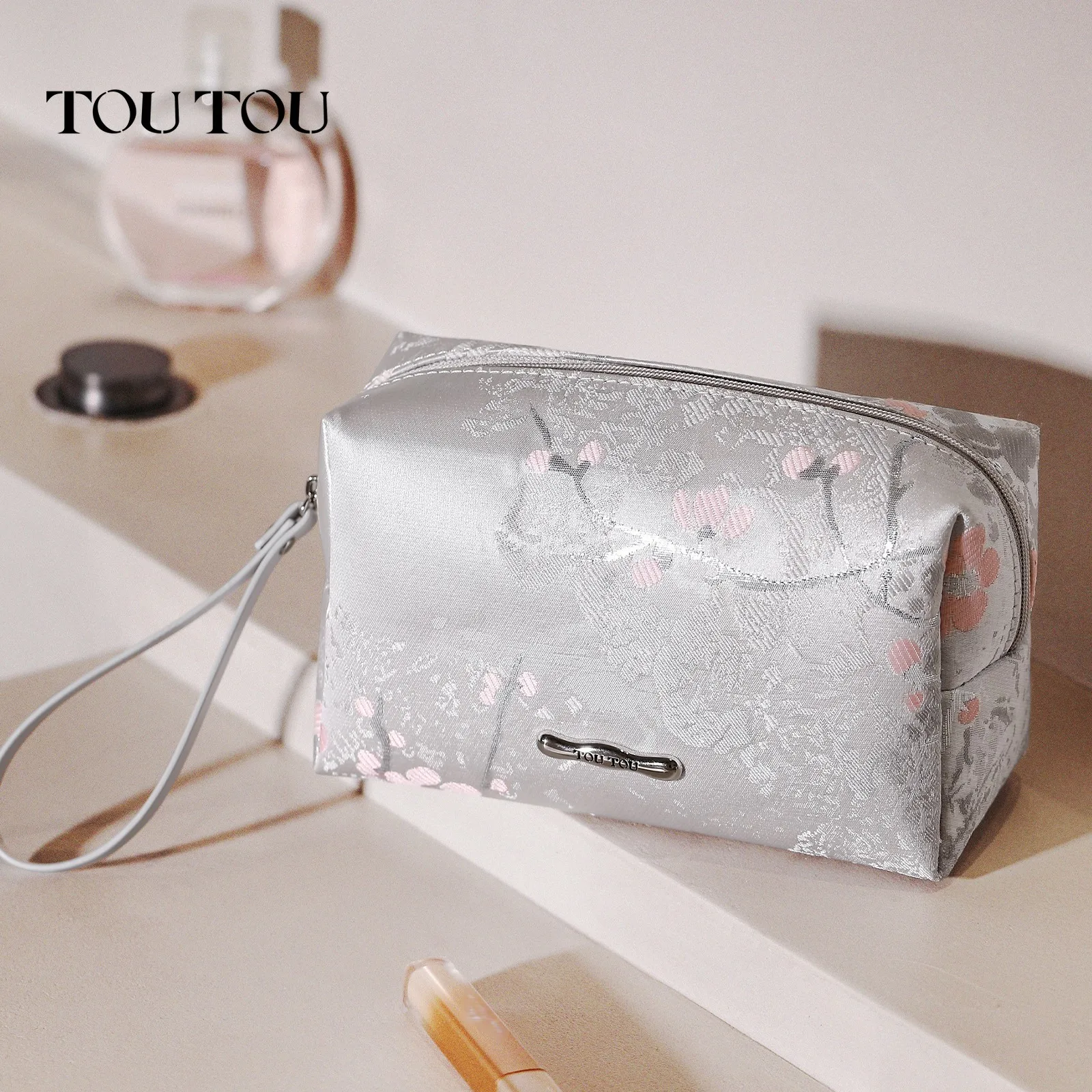 

TOUTOU Silver Pink Purse for Women Portable Cute Cosmetics Makeup Bag for Perfume Lipstick Storage Girl Valentine's Day Gift