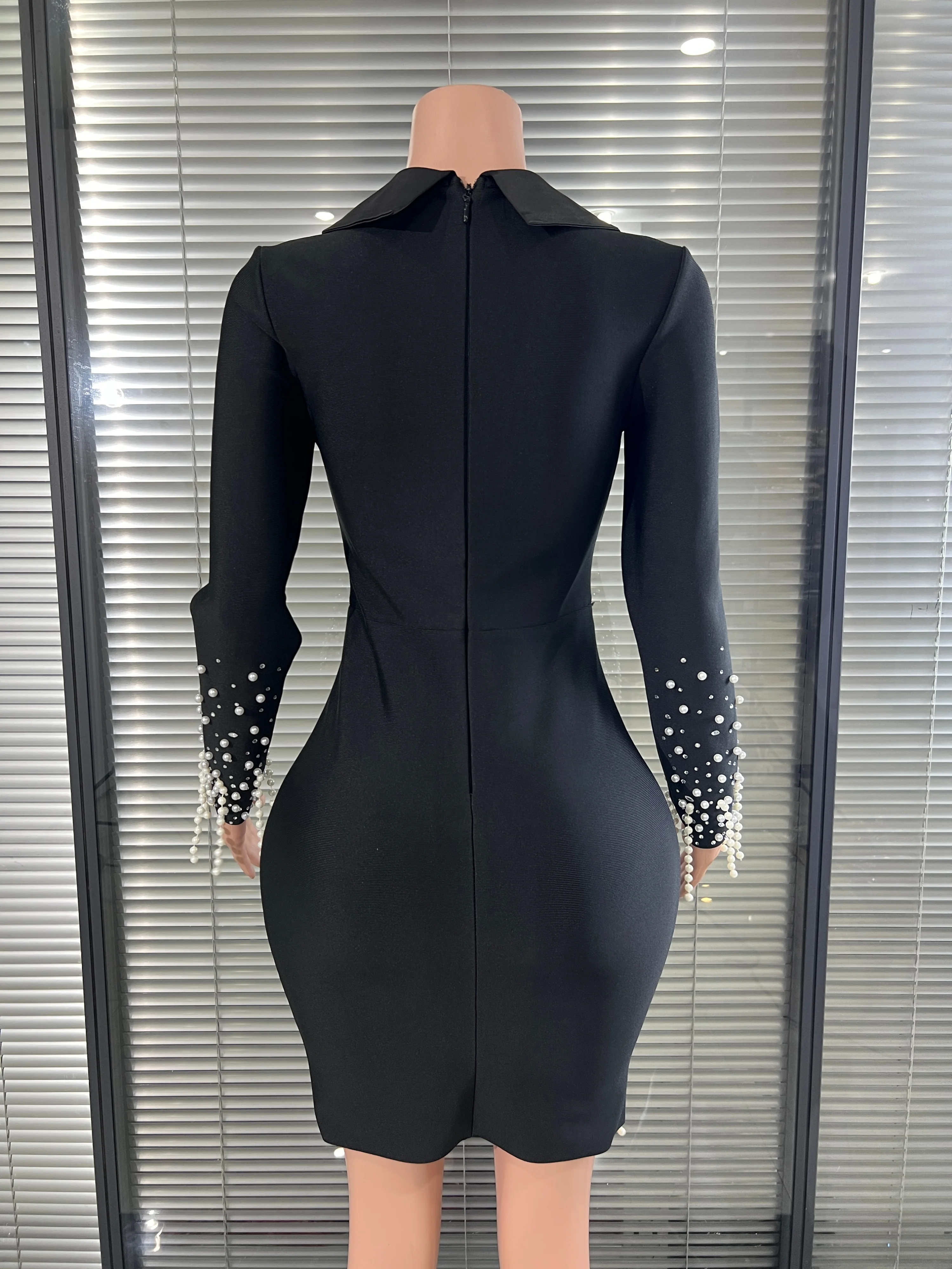 Ladies'Suits long-sleeved pearl tassel tight-fitting short formal dress, suitable for guests attending clubs and weddings.