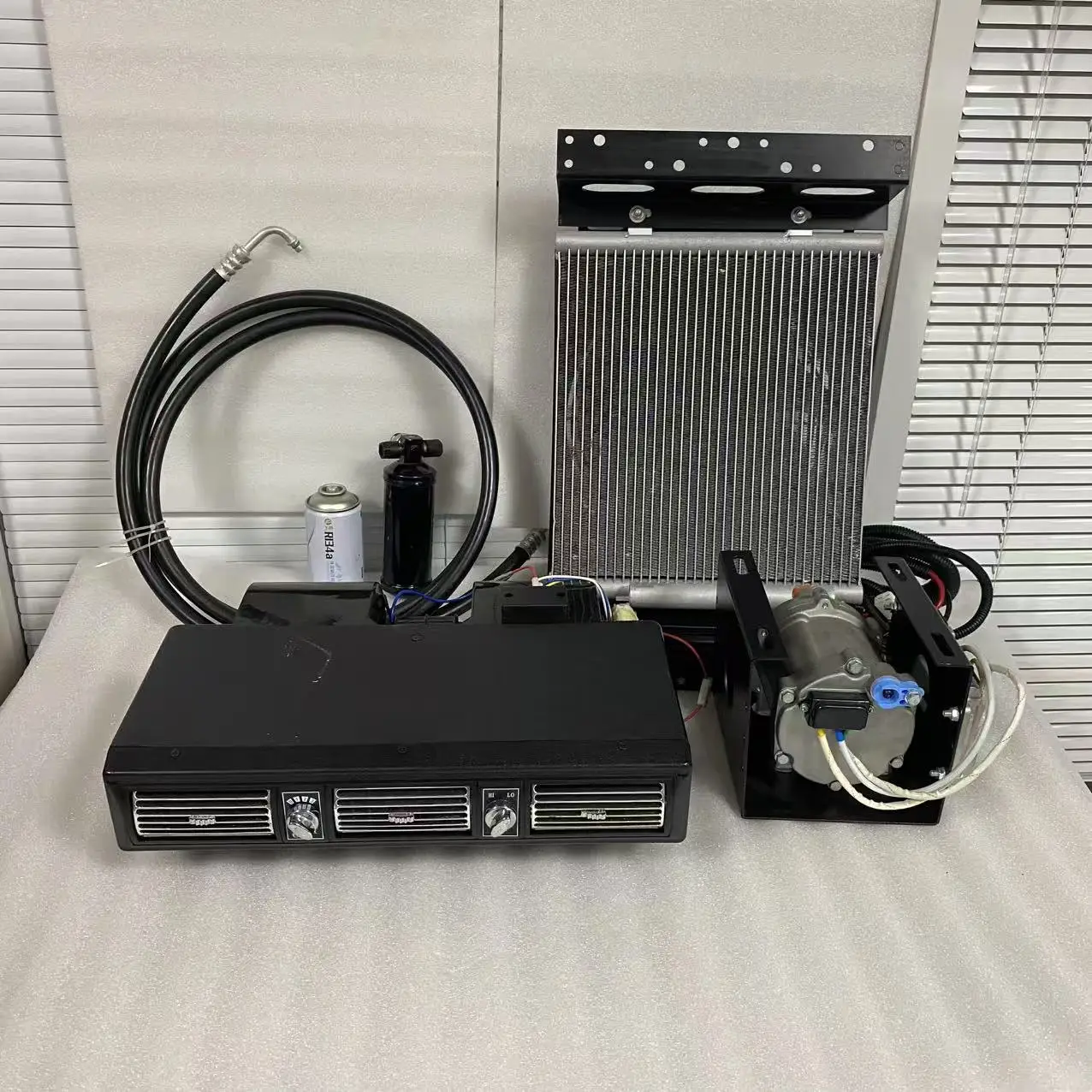 

Air Conditioner For Mercedes-Benz Caravans & Buses Excavator Parking Cooler With Refrigeration Function 12V