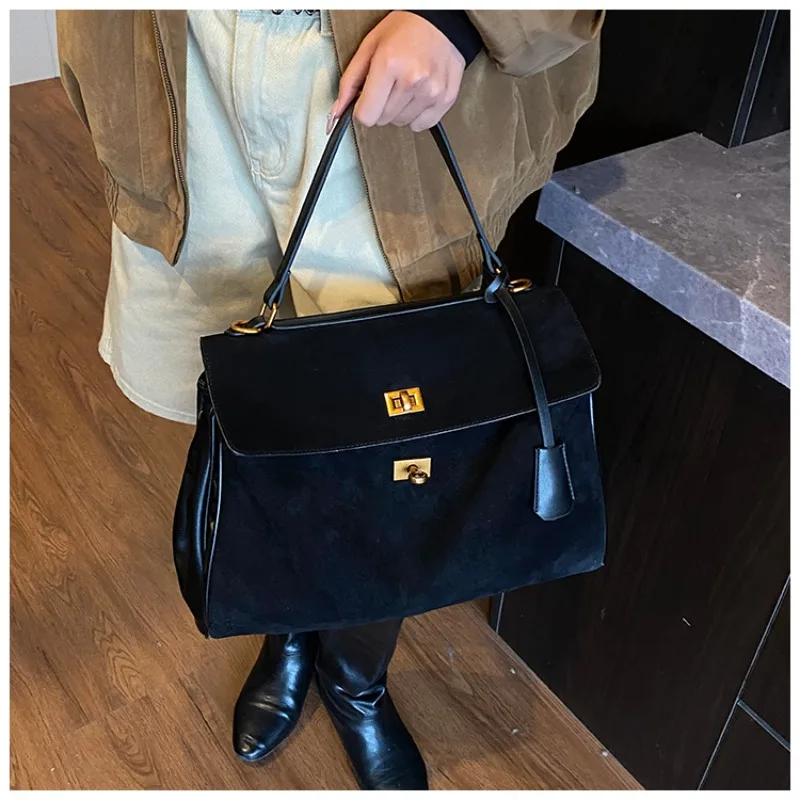 

Glamorous Ladies Evening Bag Sequined Clutch Bag with Detachable Chain Strap Perfect for Proms Galas and Dinner Parties