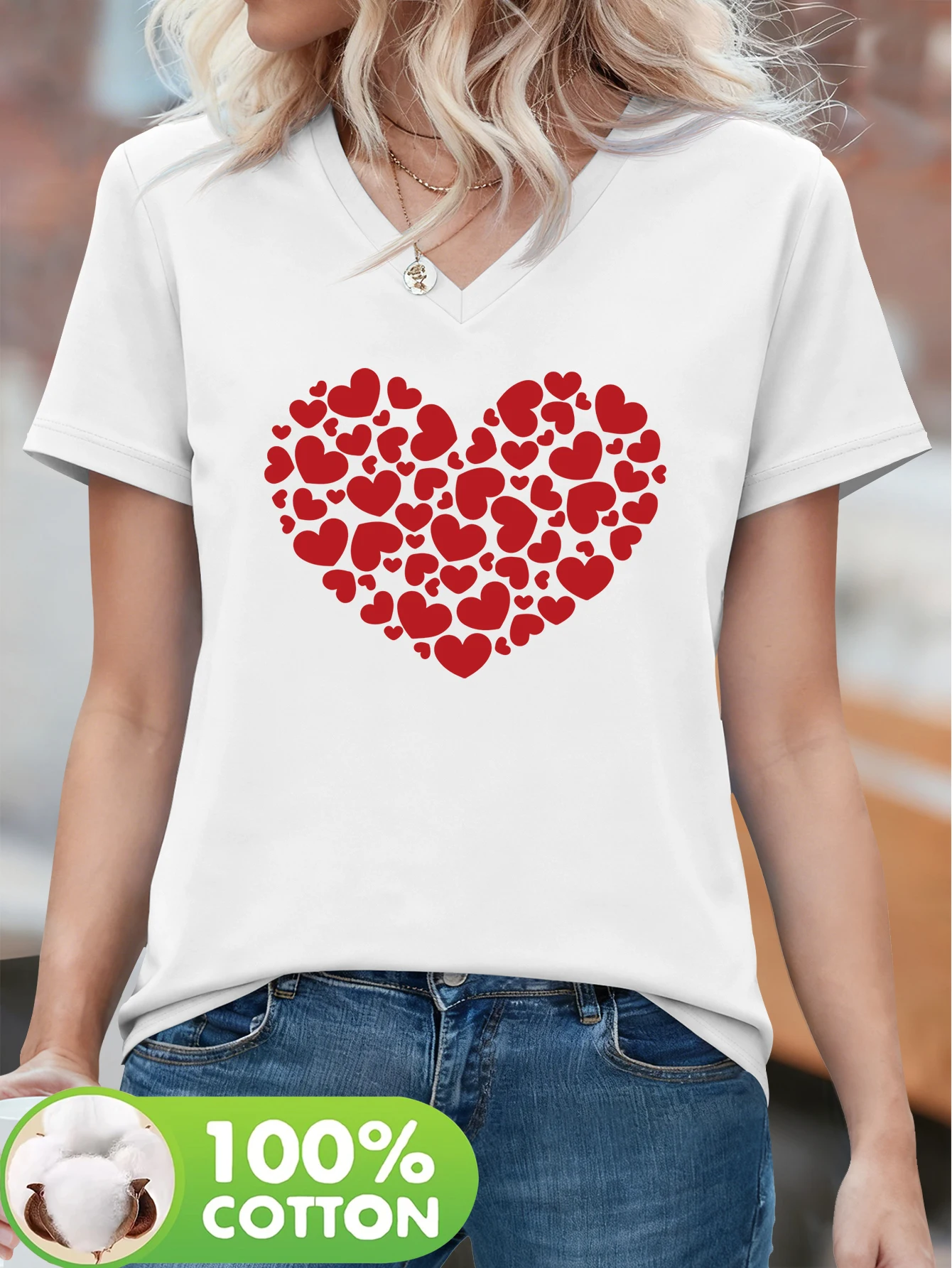 

100% pure cotton short-sleeved T-shirt with letter-printed patterns is a classic cut for women's clothing. It is a basic spring