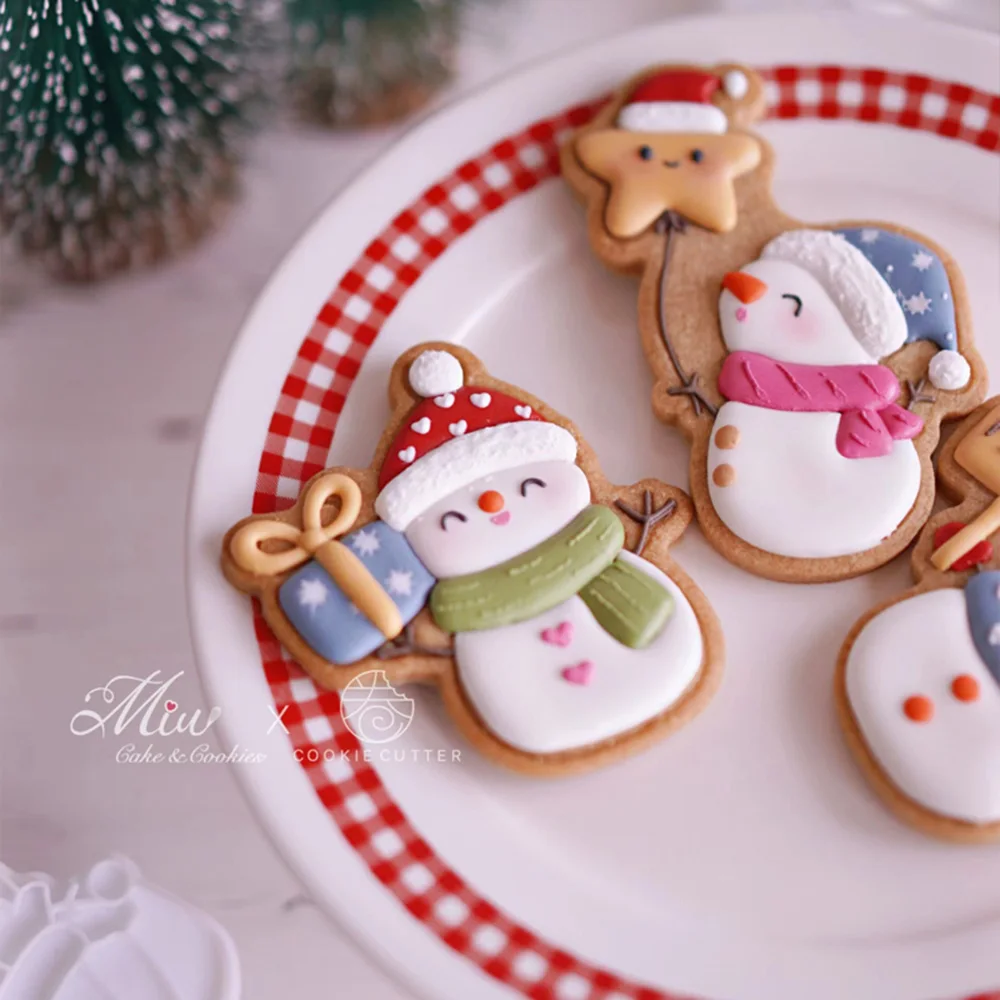 1PC Christmas Cookie Mold Snowman Frosted Sugar Cookies Biscuit Mold Cartoon Hand Press Tool Cookie Cutter Stamp Sugarcraft Fond