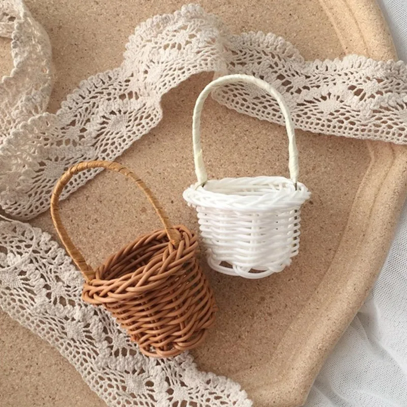 Small Flower Basket Handheld Woven Basket Rattan Woven Mini Hand-Carried Basket Household Office Decor Basket Ornaments