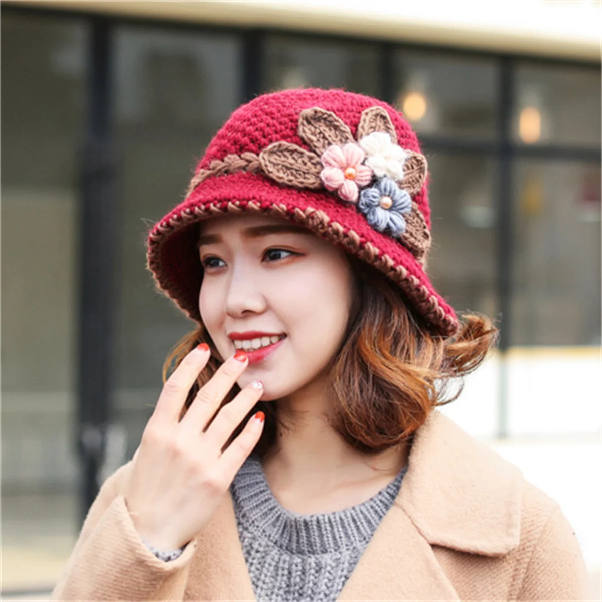 Factory direct sales woolen hat for women, knitted hat, warm ear protection, windproof headwear, plush lining, fashionable and v