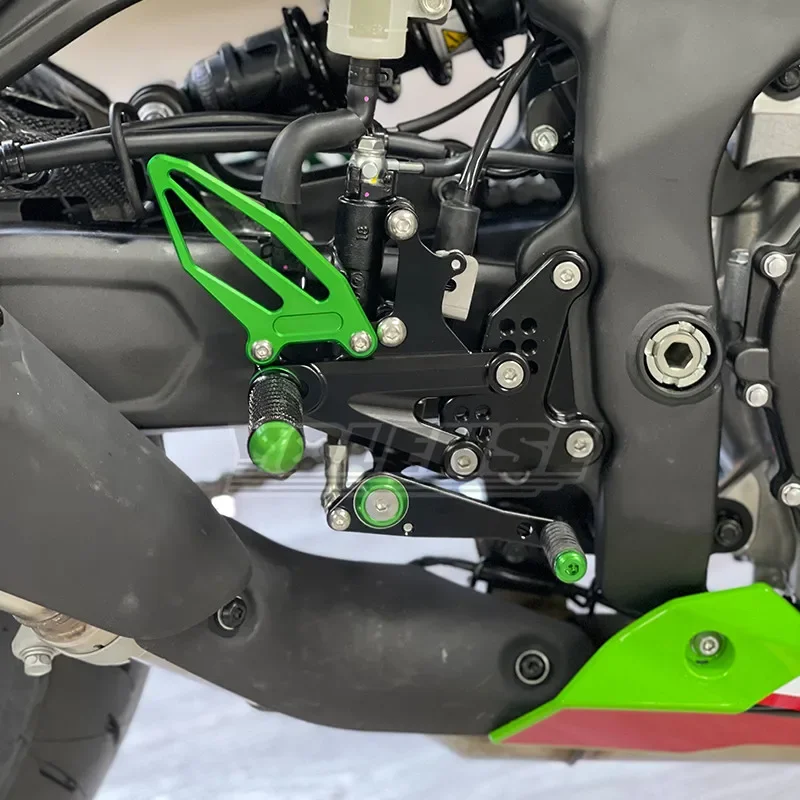 Voor KAWASAKI NINJA ZX-4R ZX-4RR ZX4R ZX4RR ZX25R Motorfiets Verstelbare Verhogen Move Back Voetsteunen Achteren Geplaatste Voetsteun Voetsteunen