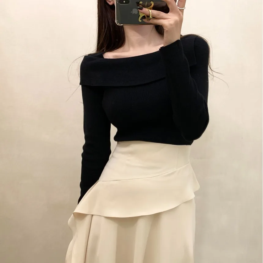 Slimming Long Sleeve Knitted Sweater Women's Shoulder Bared One-Shoulder Neckline Fashionable Casual Style  Color