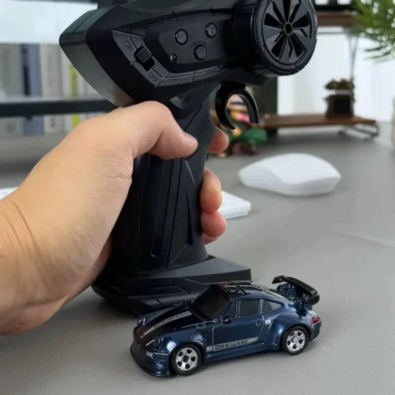 1:64 Mini Drift Auto 2.4g Sterke Vierwielaandrijving Power Micro Afstandsbediening Auto Cool Body Lights Simulatie speelgoed Model Jongen Geschenken