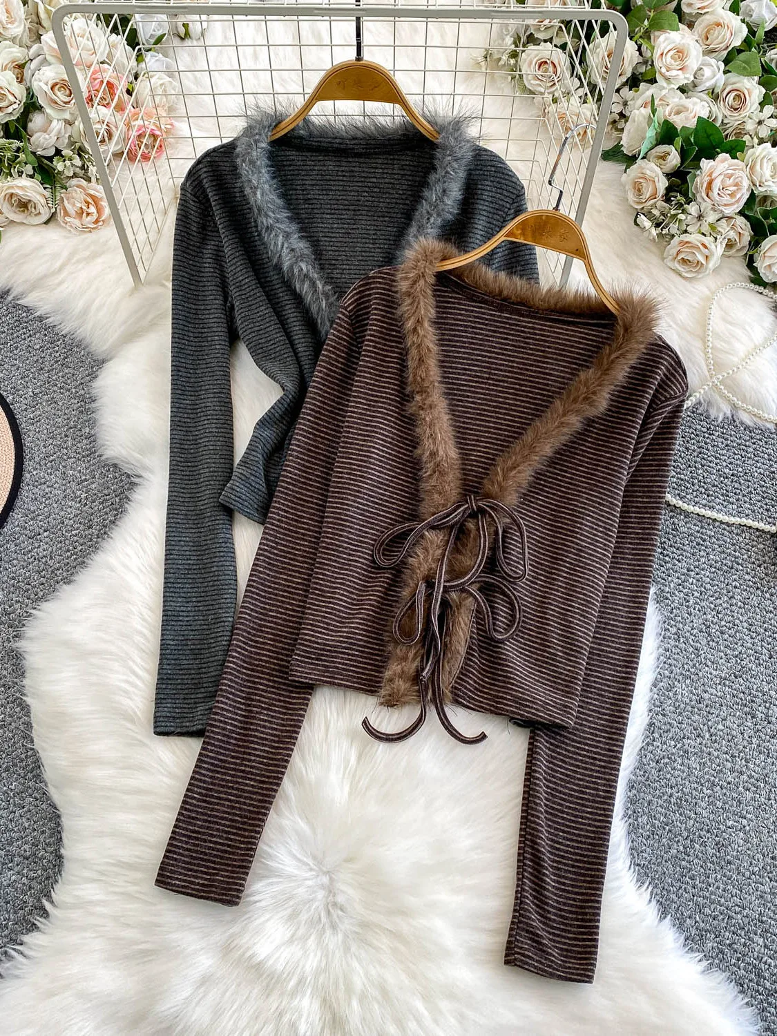 الكورية Sle V-Ne تي شيرت المرأة سليم صالح المرقعة الفراء شريط مربوط أعلى الخريف الشتاء Faion عادية طويلة Sve