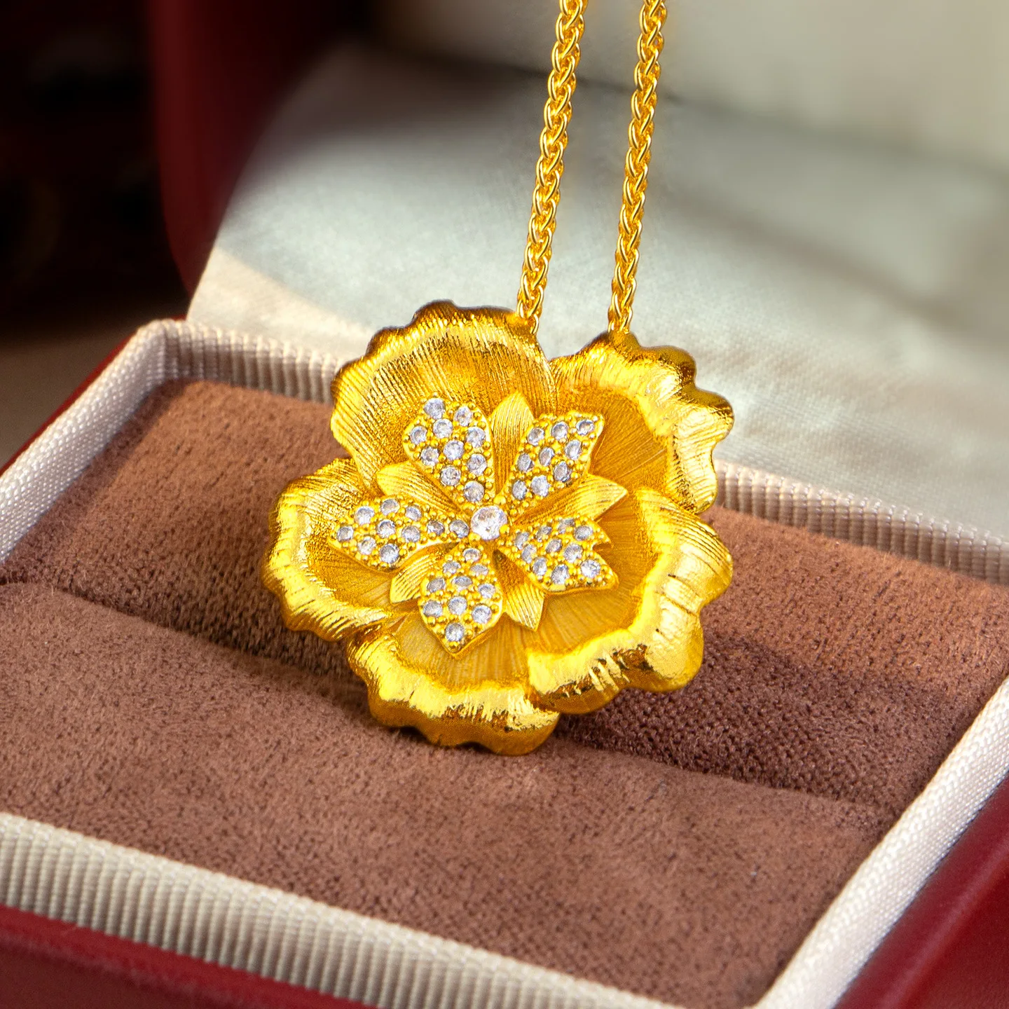 

Luxury 24K 9999 Pure Gold real gold Women's Three-Dimensional Wire-drawing Diamond Flower Pendant