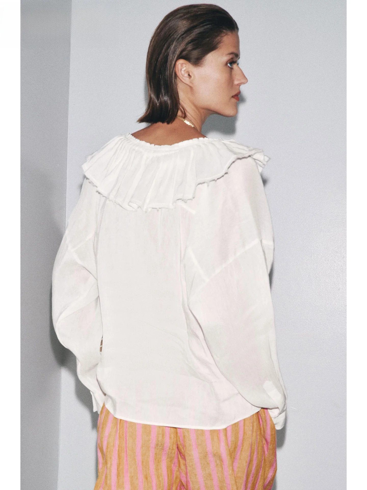 

ZAPRHA 2025 Summer New Faion Linen Blend round Ne Loose Long Sve irt Top Cotton Polyester V-ne Regular Fit Thin Model