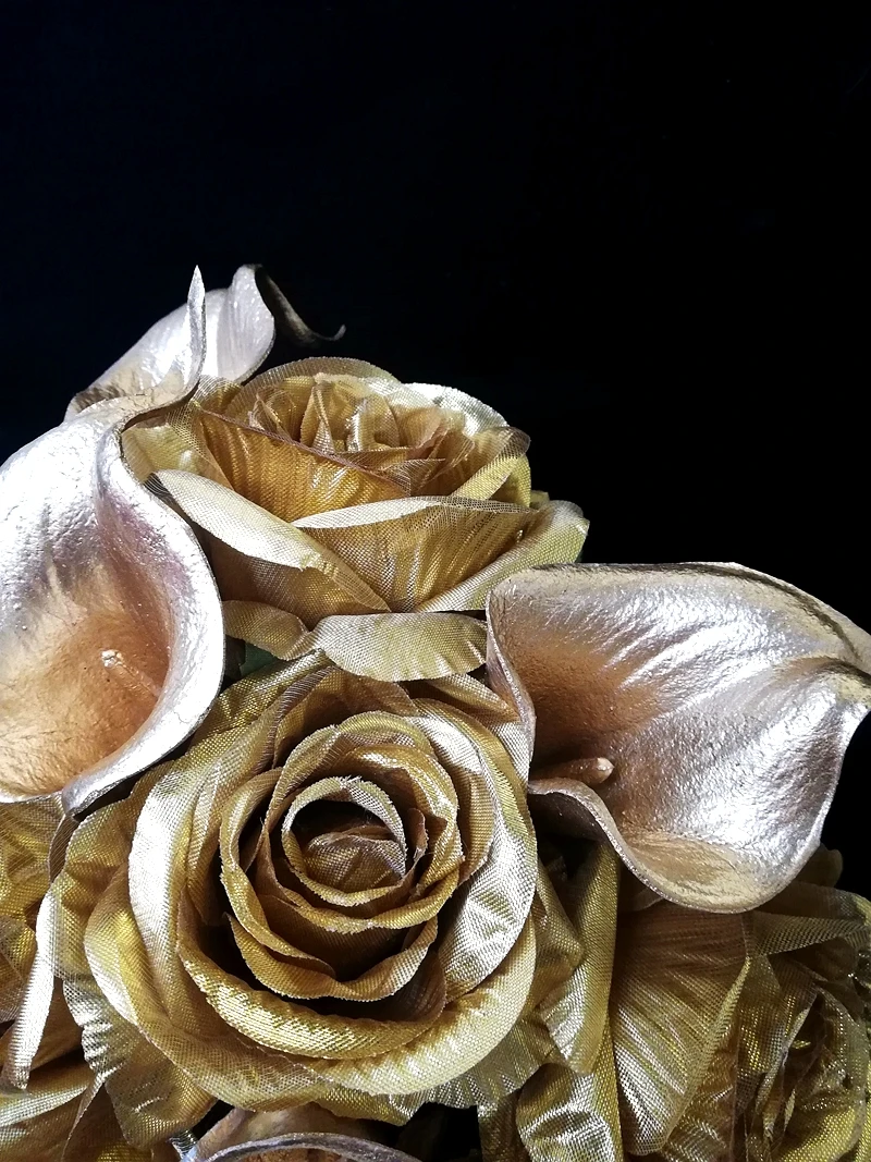 2023 Whitney Wedding Bouquet Collection Golden Roses Gold Calla Lilies Shiny Weddings Events Accessoires de mariage