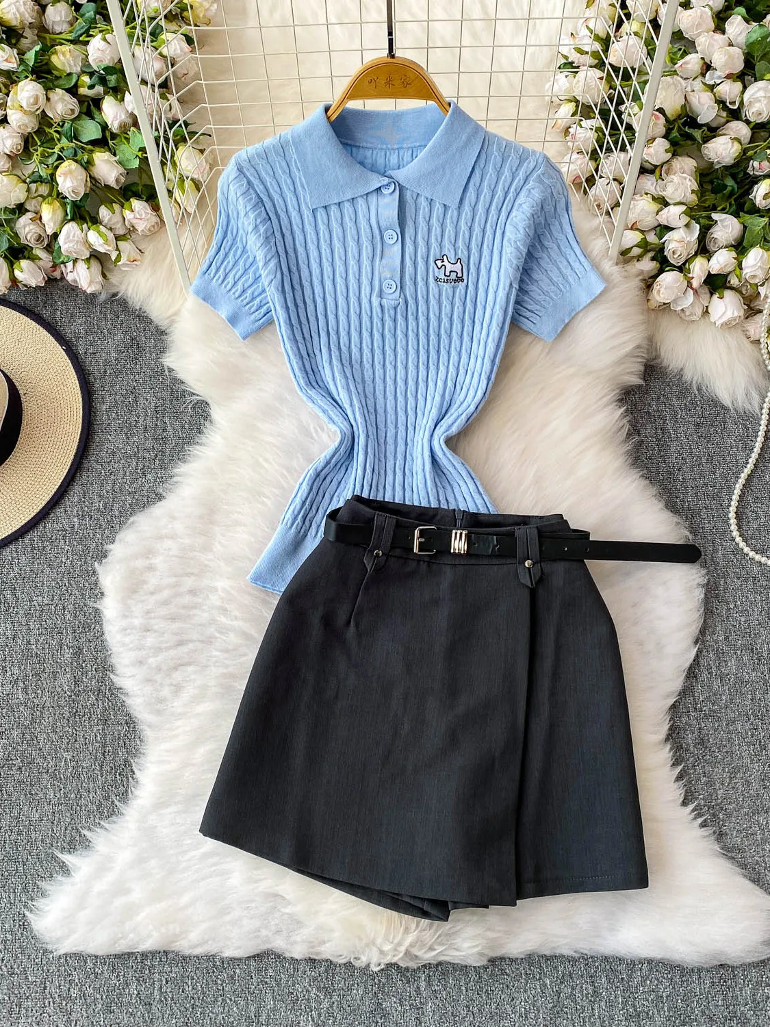 

Slimming Knitted T-irt Collar Tee Button Design Split ort Pants Set College Sle Faionable Women's Summer Outfit