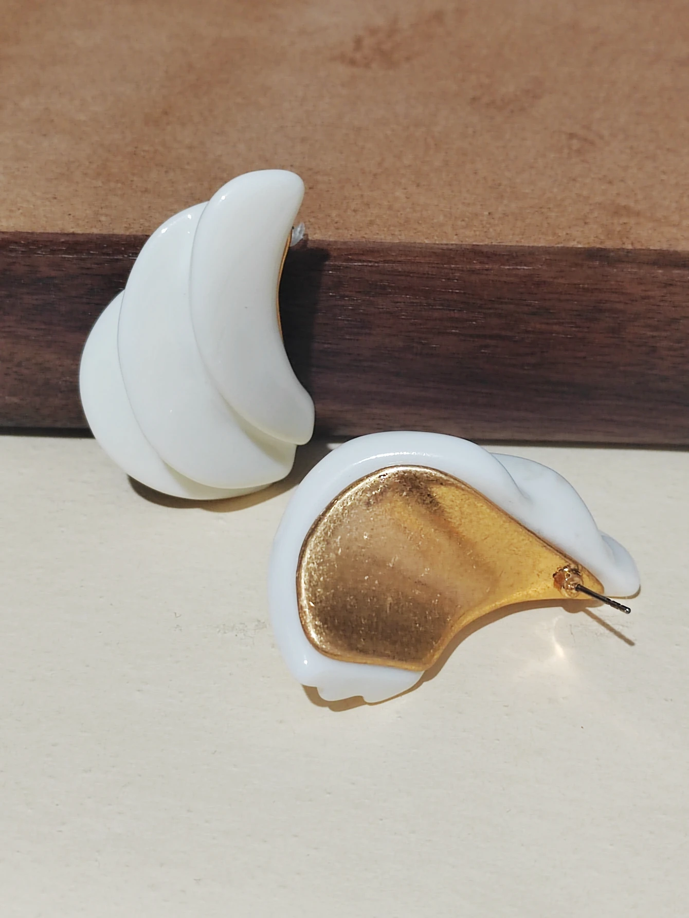 Unique Design Fan-shaped White Resin Stud Earrings for Women