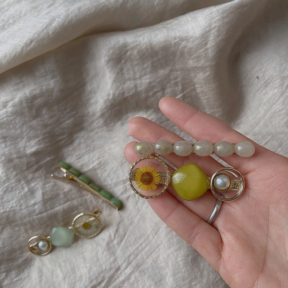 

Vintage Dried Flower Hair Clip Side Clip Sweet Elegant Pearl Unique Romantic Atmosphere Duckbill Hair Clasp for Women Sturdy