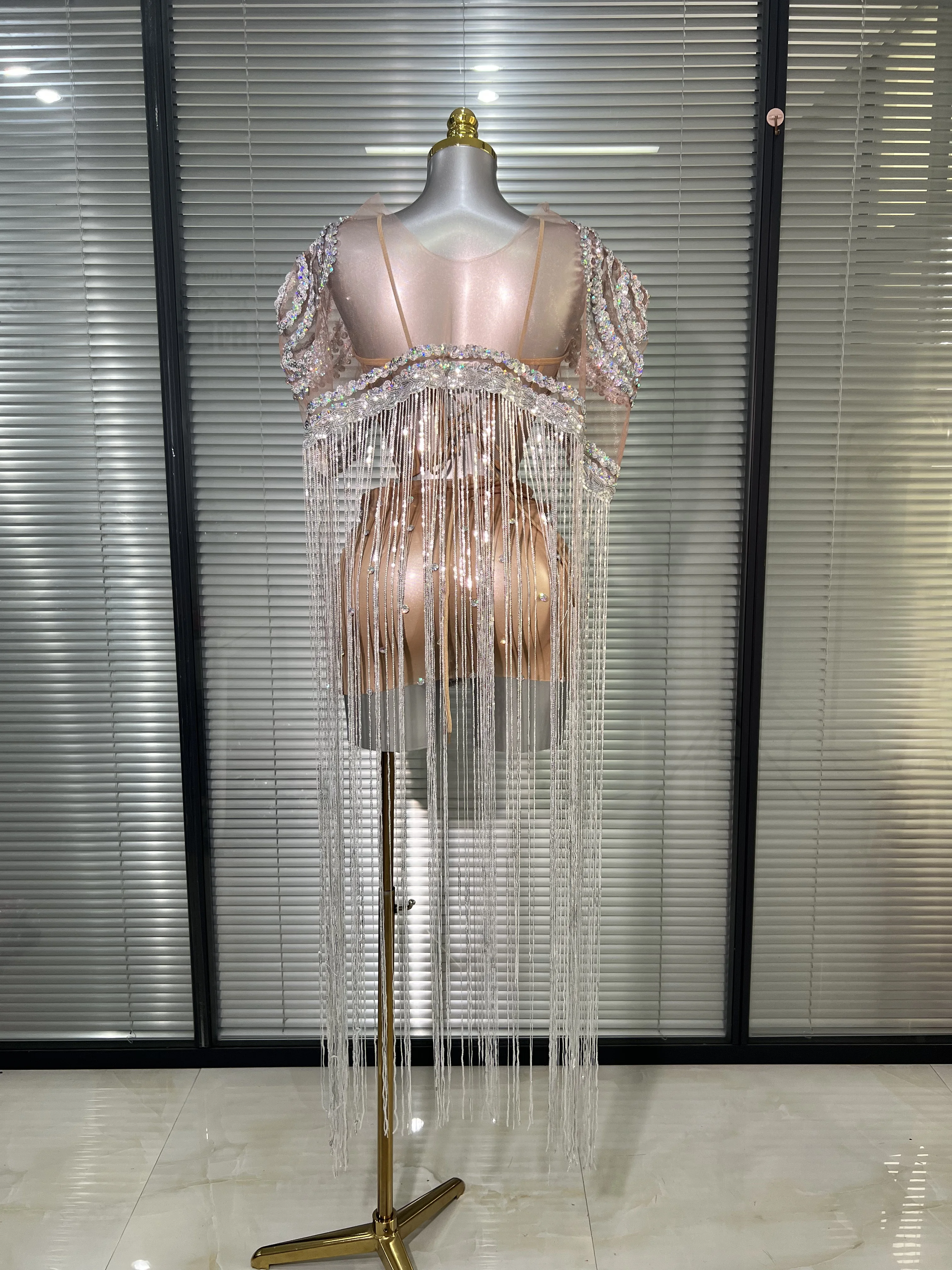 Mini abito da donna sexy con paillettes colorate e nappe in argento, costume da spettacolo scintillante, ballerino di scena, abito da festa per night club