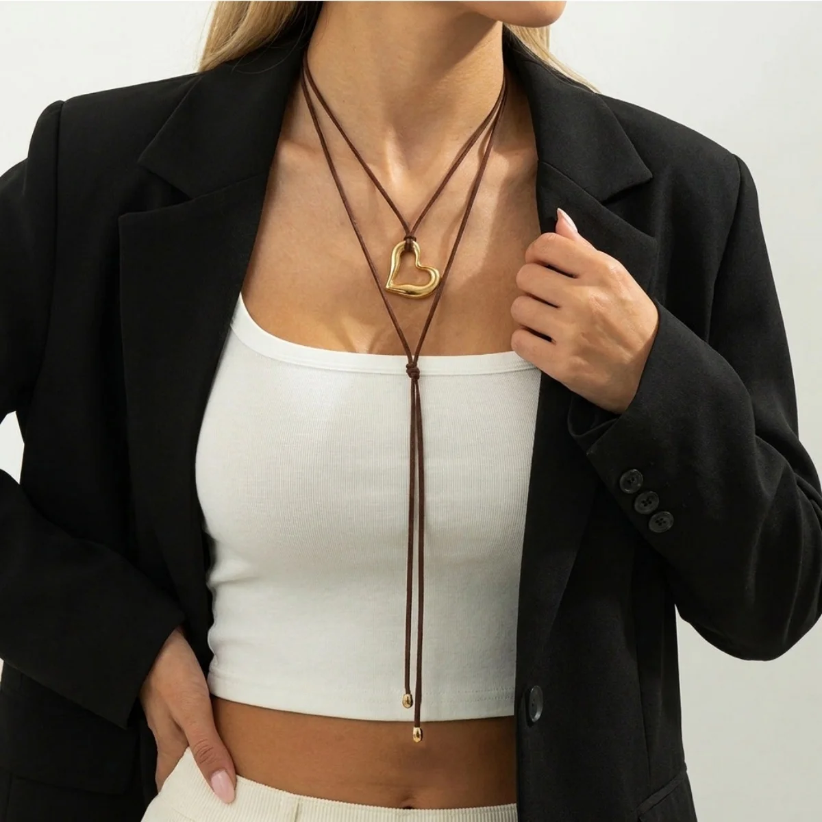 Einfache Halskette mit hohlem Kreis-, Quadrat-, Herz- und Wassertropfen-Anhänger für Damen und Herren, Edelstahl, geometrisches Design, Lederband, Choker-Schmuck – Detail 5