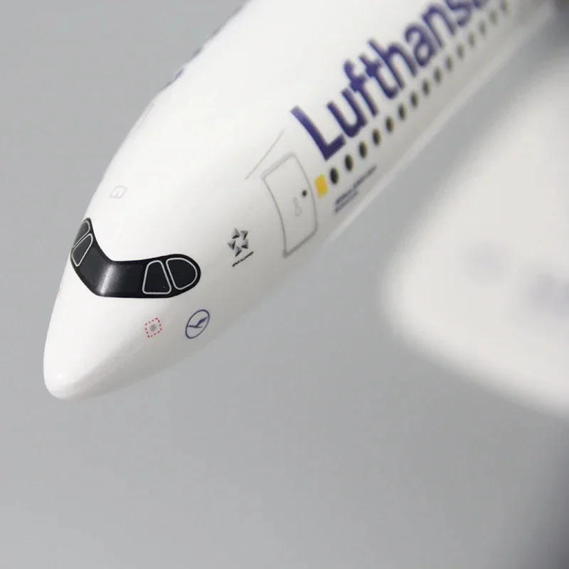 Toy Model Airplanes 1/200 A350 A350-900 Lufthansa New Livery Airline Aircraft Plastic ABS Assembly Plane For Collection