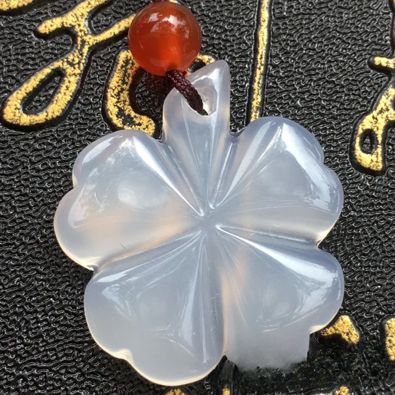 Natural Agate White Jade Marrow Lucky Clover Pendant Simple and Cute Fashion Pendant Women's Jade Marrow Men's and Women's