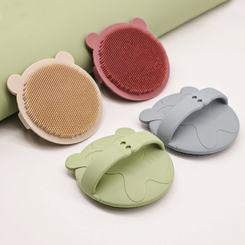 Soft silicone baby bath brush gently cleans baby's hair and body, BPA-free, a safe bathing tool for newborns and children.