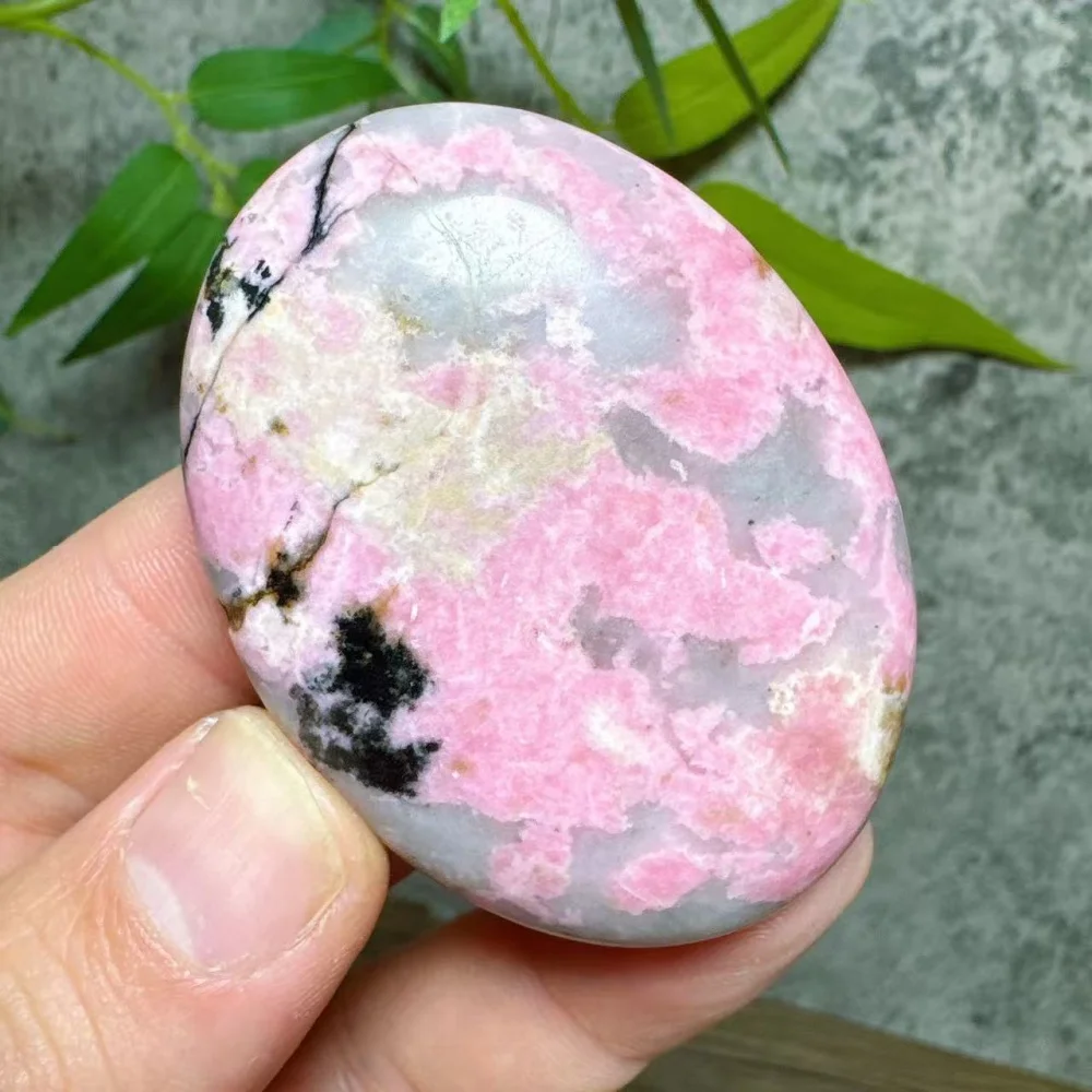Pink Rosestone Crystal Natural Meditation Stone for Spirit Exorcism Feng Shui Palm Witch Room Decorative Crystal Palm