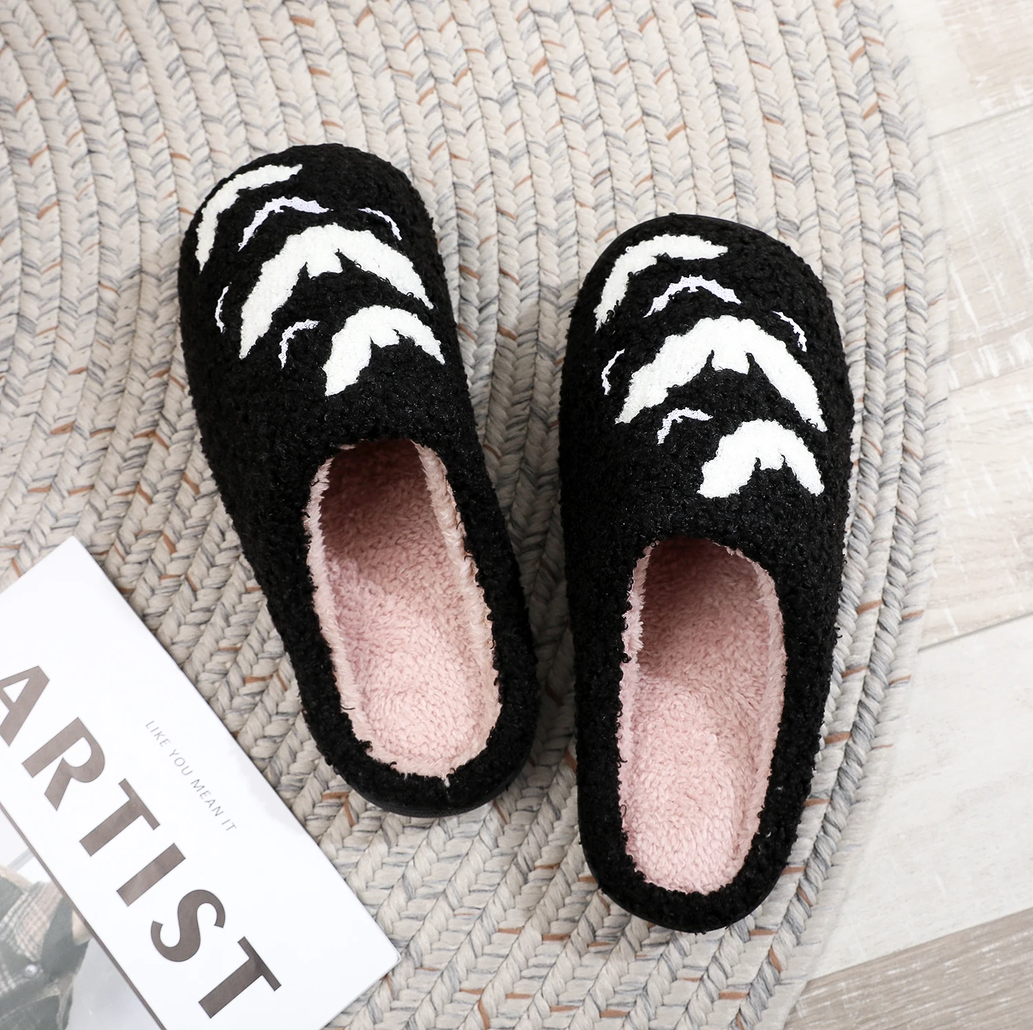 Halloween Bat Pattern Embroidery Stuffed Home Thick-soled Cozy Furry Cotton Slippers Personality Warm Non-slip Indoor Slippers Men Women Can Wear