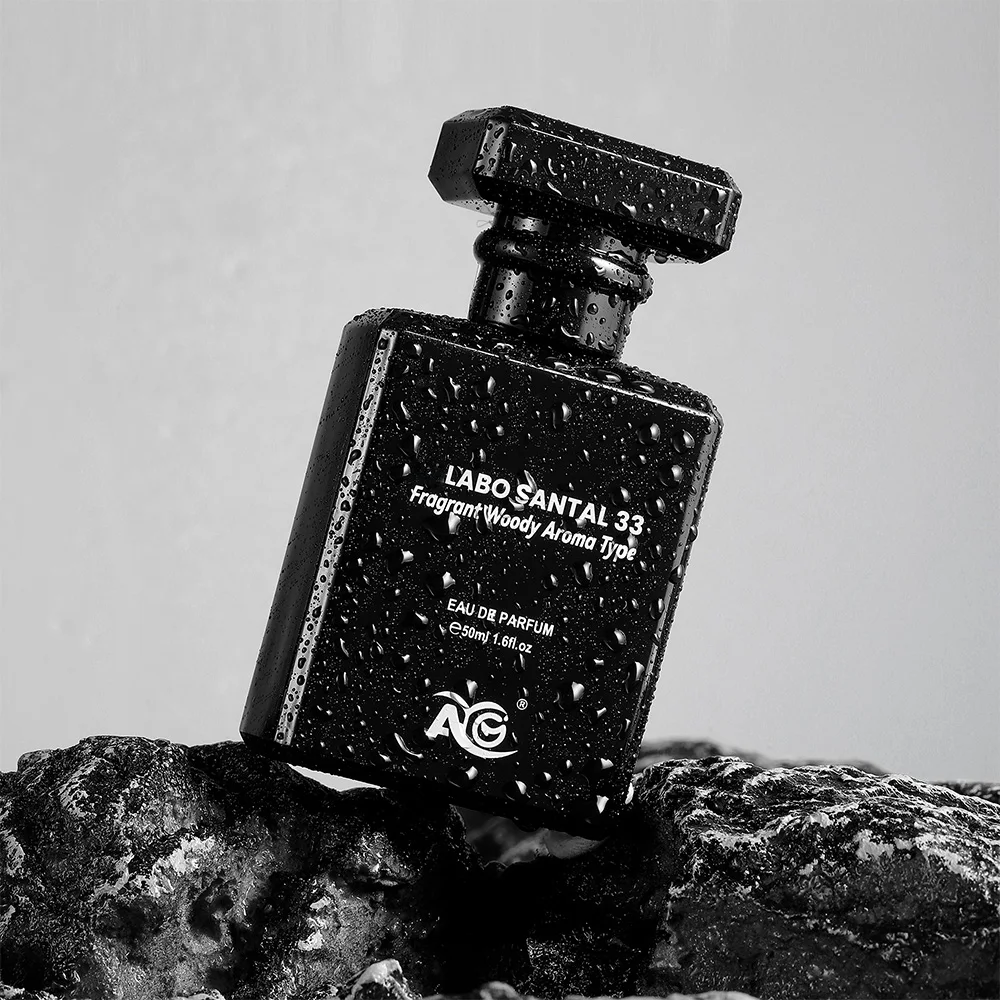 

Ударный из французских ингредиентов ~ Длительный аромат в джентльменском стиле для официальных случаев Элегантный древесный аромат для мужчин 50 мл