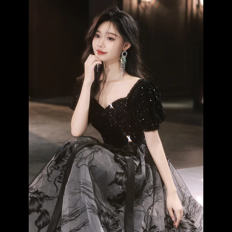 فستان سهرة مخصص باللون الأسود مطرز بالترتر الراقية، لوحة حبر فاخرة خفيفة، أداء حفلة عيد الميلاد السنوي