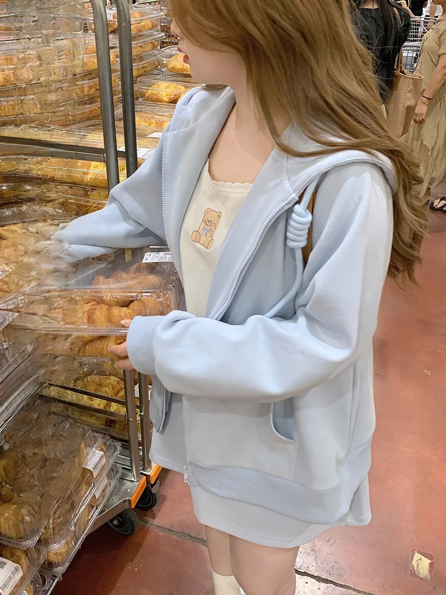 

Женский комплект: оверсайз худи и свободные брюки с открытыми плечами, из смесового хлопка и полиэстера, свободного кроя