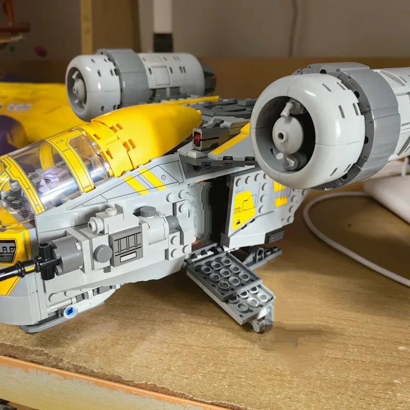Direct Fast Ship 930PCS Interstellar Conflict Iconic Ship Building Blocks Model Educational Ornament Toys for Reward Gifts