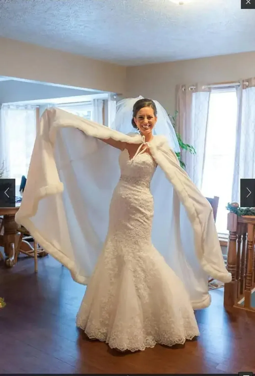 

Свадебная накидка из атласа со искусственным мехом. Свадебный плащ ручной работы белого цвета, цвета слоновой кости, шампанского, вина, черного, серебристого цвета.