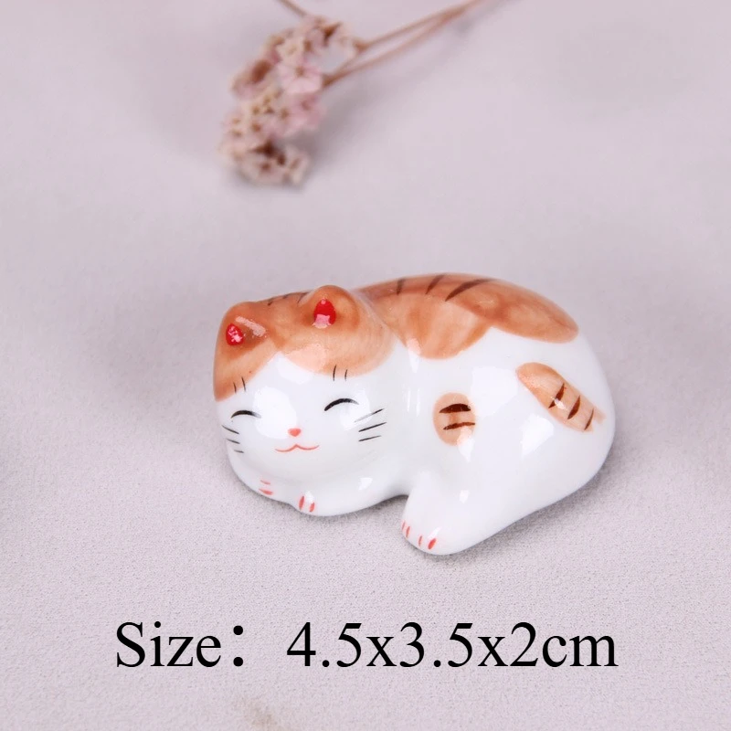 1 PC Japanese Lucky Cat Ceramic Chopstick Rest Cute Kitten Figurine Creative Animal Figurines Home Garden Decoration Unique Gift