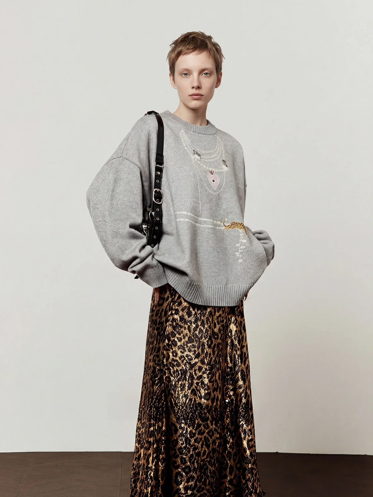 

Свободный свитер с круглым вырезом и принтом, женский, весенний, новый, удобный, вязаный топ от бренда Zhou Li Wu, с животным принтом