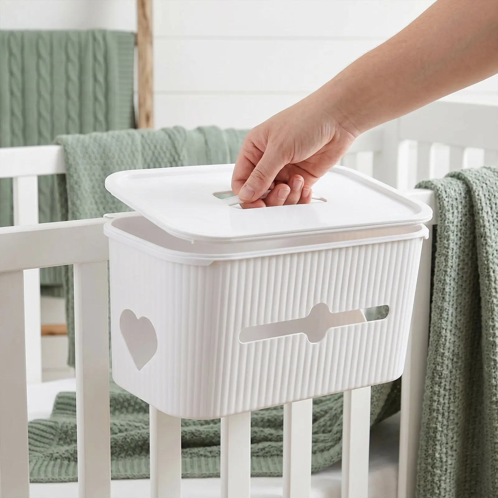 Baby Bedside Hanging Basket Bathroom Essentials Wipes Organizer Diaper Rack Pp Crib Storage Napkin Holder Box For Playpen