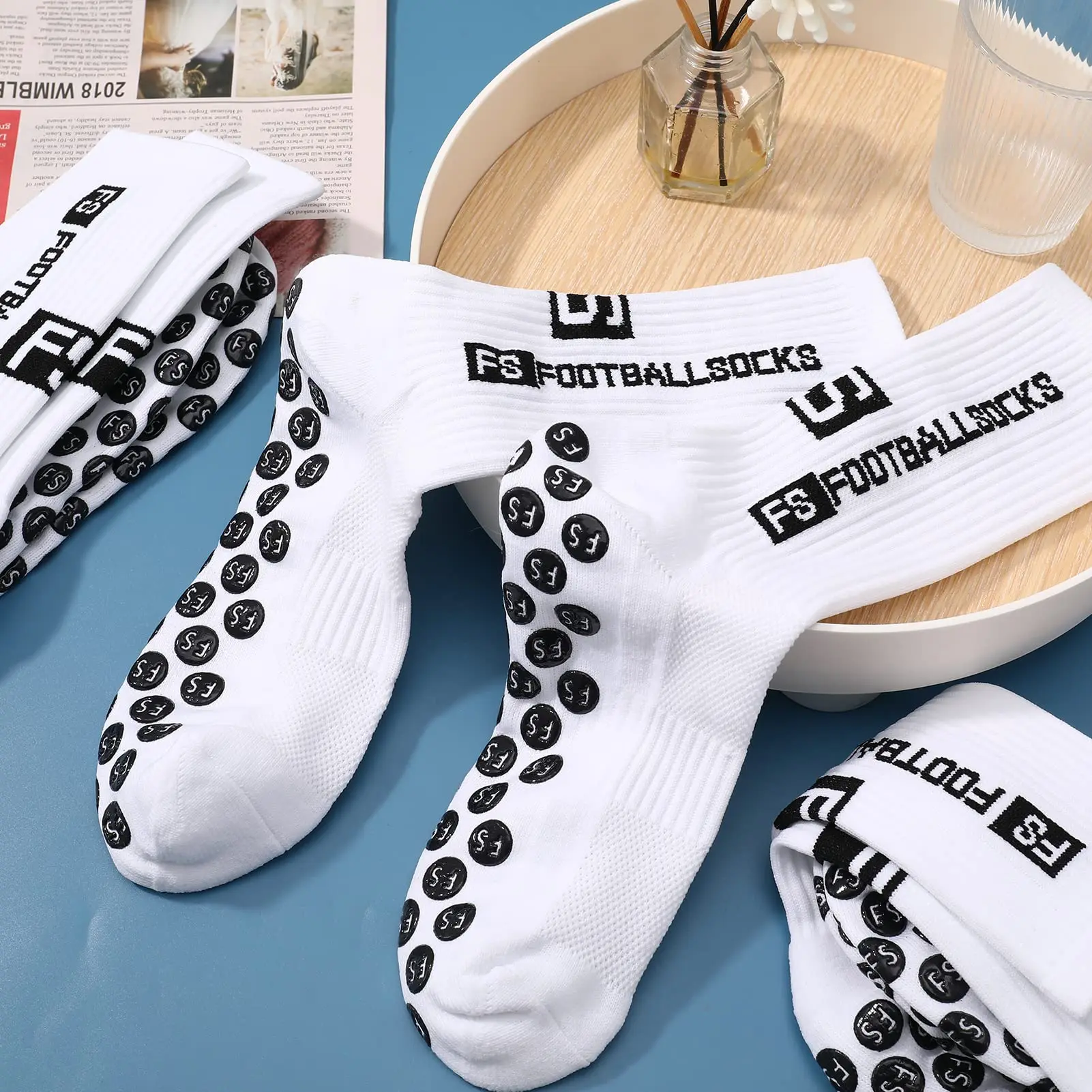 Image 4: Nouvelles chaussettes de football antidérapantes à mi-mollet avec coussinets de maintien, respirantes, pour hommes et femmes