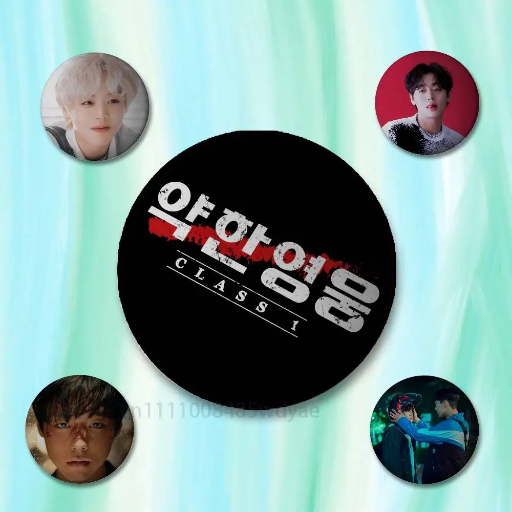 

JI HOON cool W-Weak Hero Class Badges 25 32 44 58 75 mm Round Cosplay Pin Fans Collect Friends Gifts Brooch Souvenir Custom