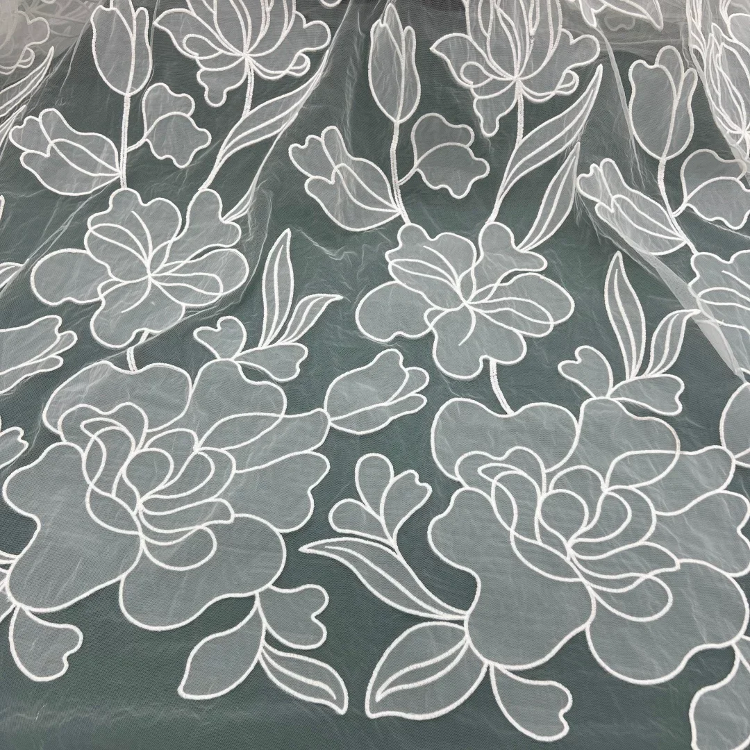 1 Yard lasergeschnittener Spitzenstoff mit Blumenstickerei in Off-White, Brautkleidstoff – Detail 5