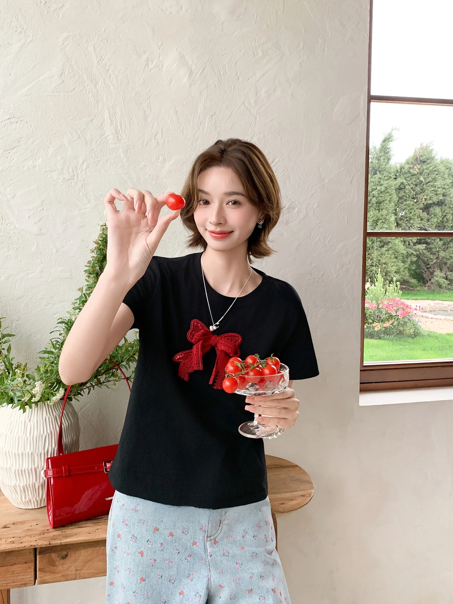 

Женская летняя футболка с коротким рукавом и круглым вырезом, с кружевными вставками, облегающая, повседневный стиль, из 100% хлопка, стандартный крой.