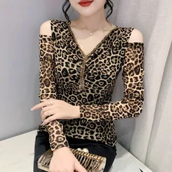 #7906 Spring Summer Leopard T Shirt Women Sexy V-neck Diamonds Off Shoulder T-shirt Long Sleeve Vintage Tight Tee Elastic Mesh