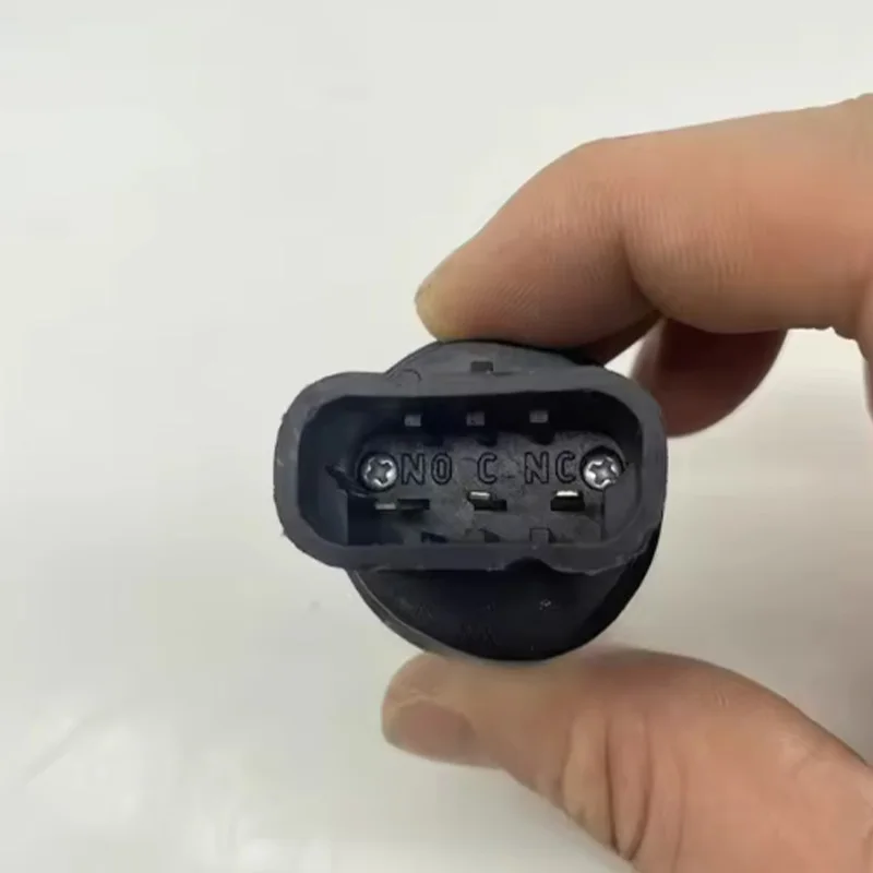 

For Bobcat 453 463 Oil Pressure Sensor, Car Sensing Plug 6670705 453 463 553 653 753 763 773