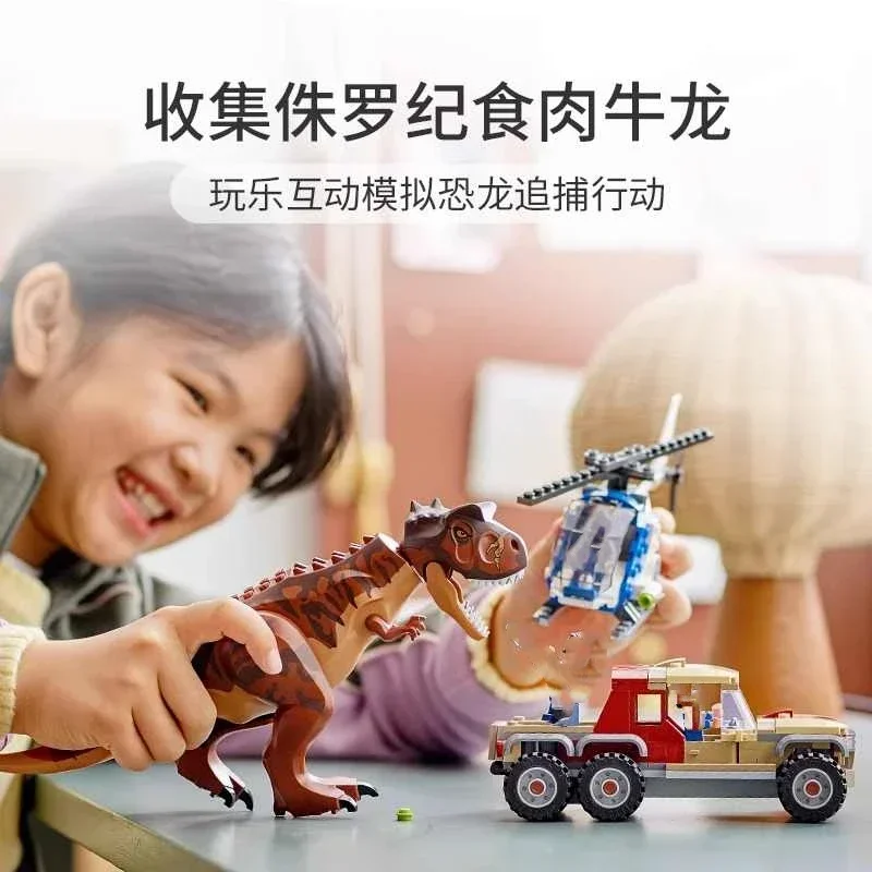 Set Kompatibel Mainan Blok Bangunan Model Carnotaurus Dinosaur Chase untuk Anak-anak Hadiah Ulang Tahun Natal