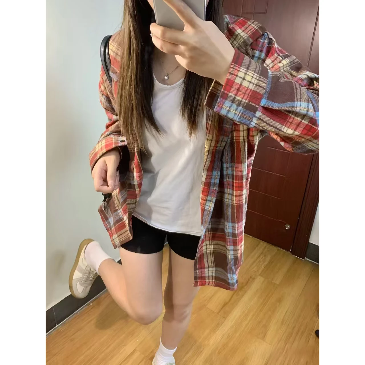 

Свободная женская рубашка в корейском ретро-стиле с воротником, новинка весна-осень, в гонконгском стиле, студенческая, в клетку, повседневная, модная верхняя одежда