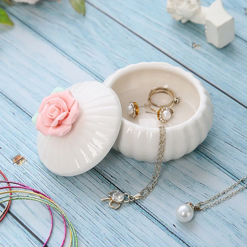 

Nordic ceramic hand-squeezed flower storage tank, home jewelry box, storage box, creative happy box ornament gift