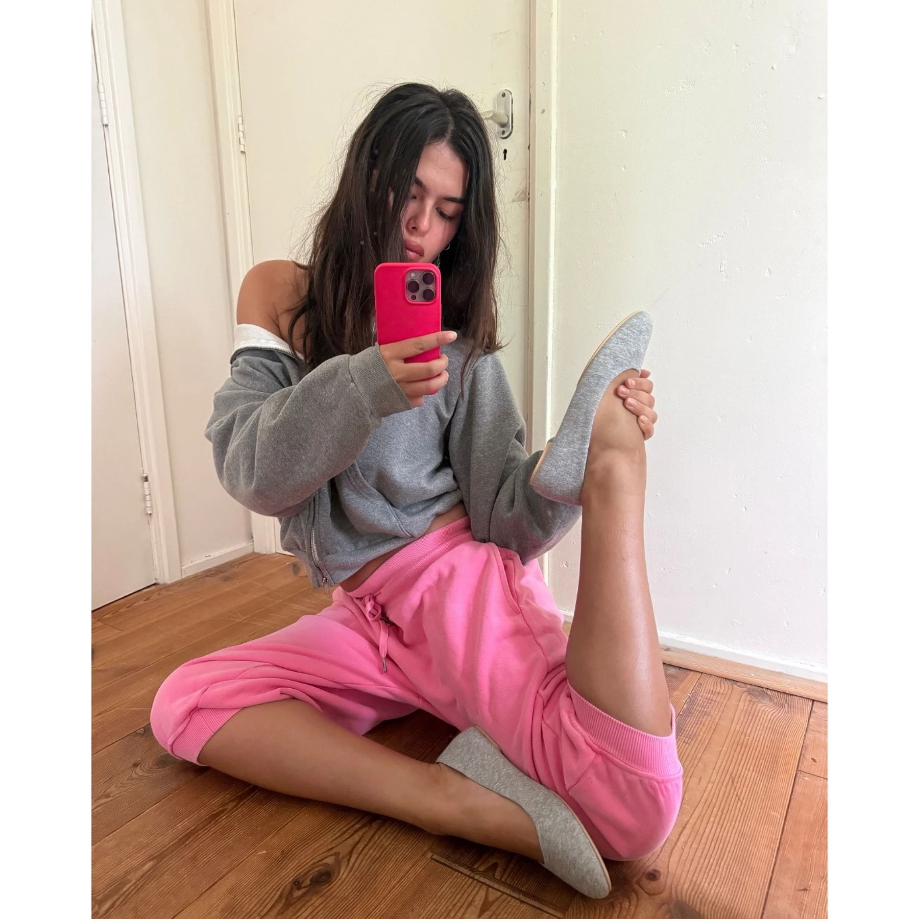 Niihai Pink Distressed Wide Waist Drawstring Cropped Sweatpants, Mint Green Jogger Loose Short Sweatpants