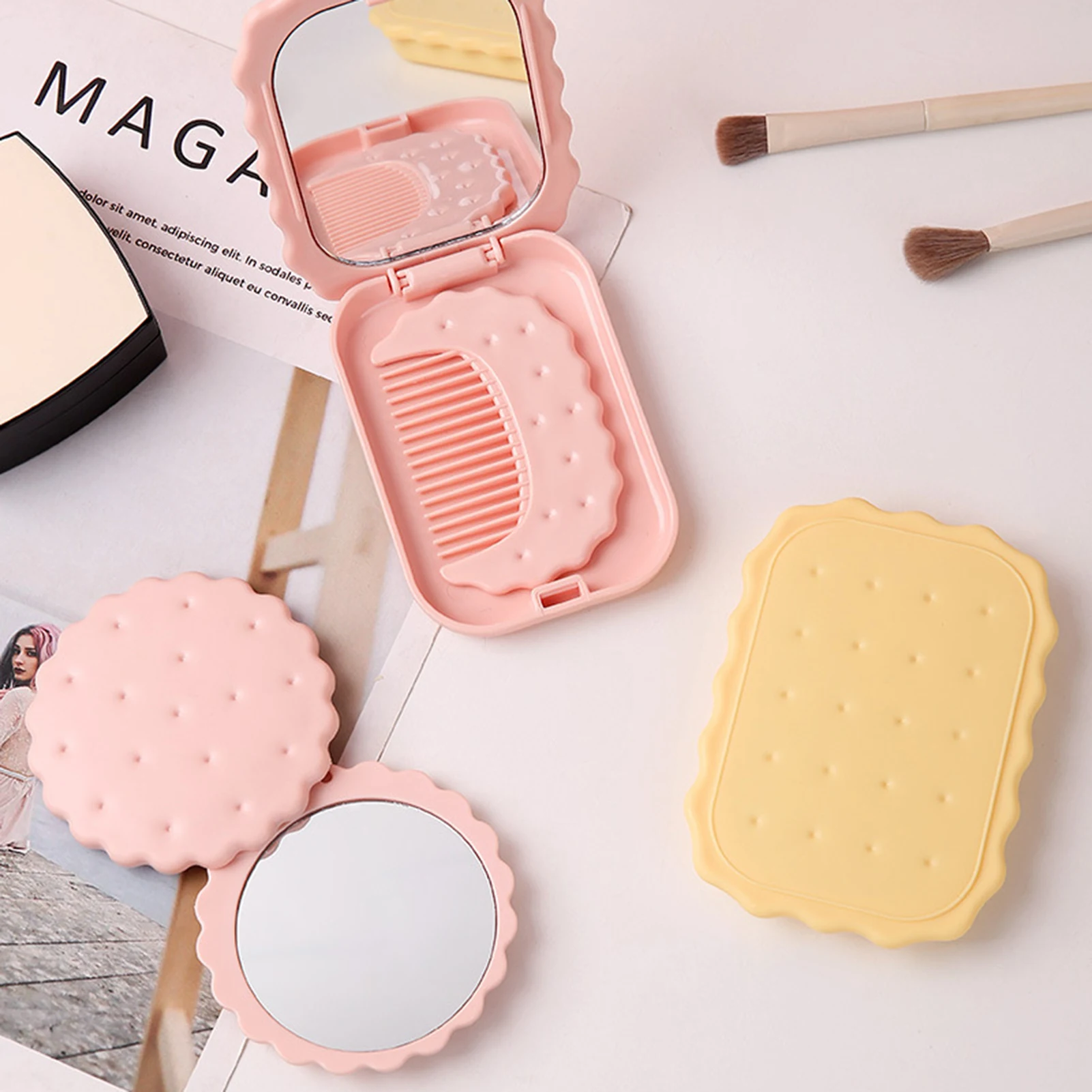 Cute Pink Cookie Shaped Mirror Folding Handheld Mirrors With Comb One-Sided Makeup Mirror Set Makeup Gift for Women Girls