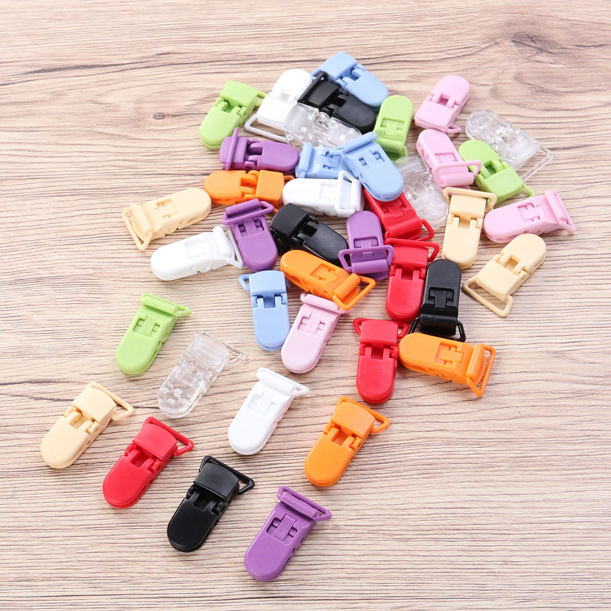 

40Pcs Baby Pacifier Clips Plastic Strong Teeth Badge Strap Holders Baby Pacifier Clips
