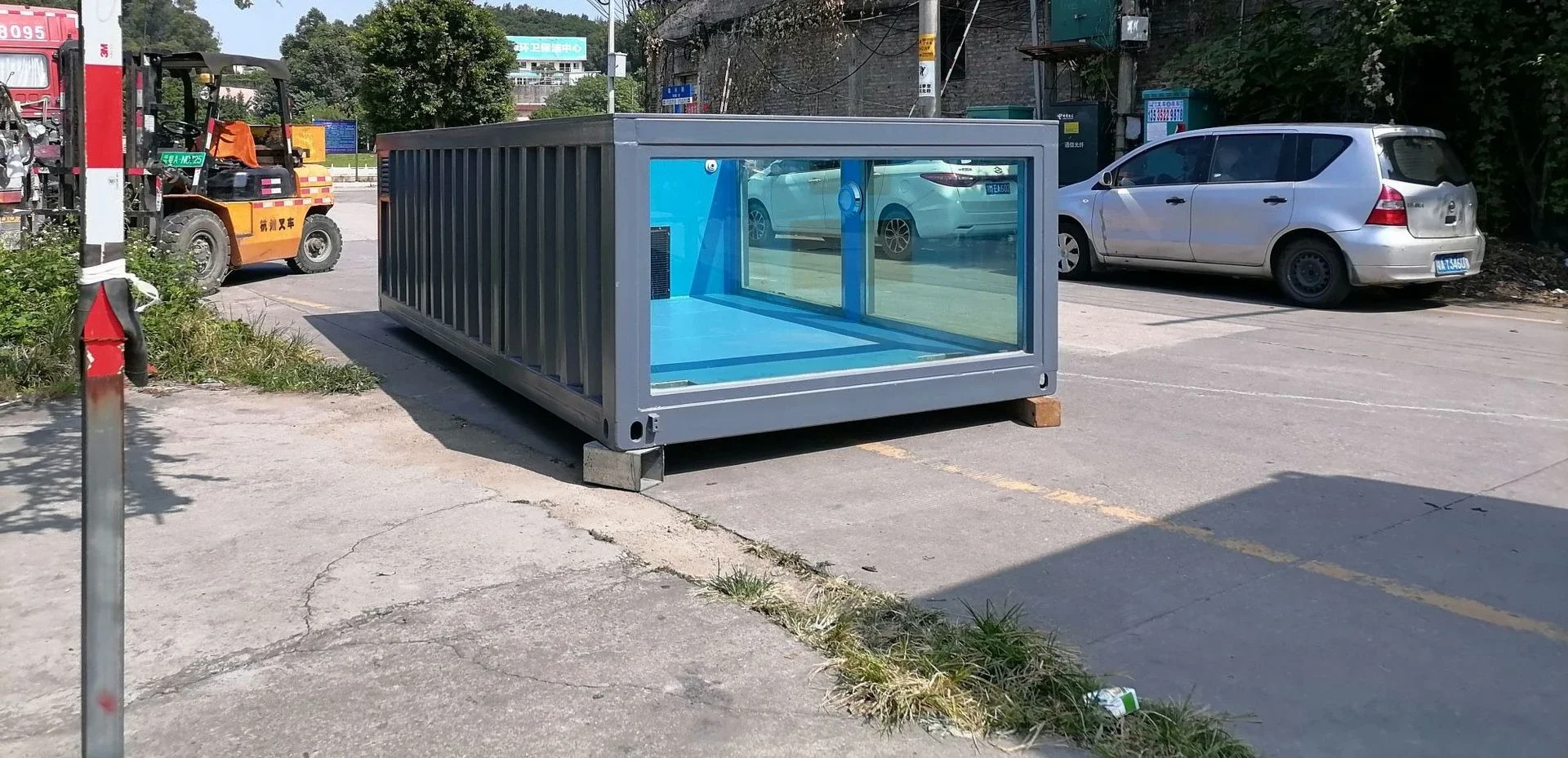 Infinity container-style mobile pool, level 7 surfing, light luxury, fashion