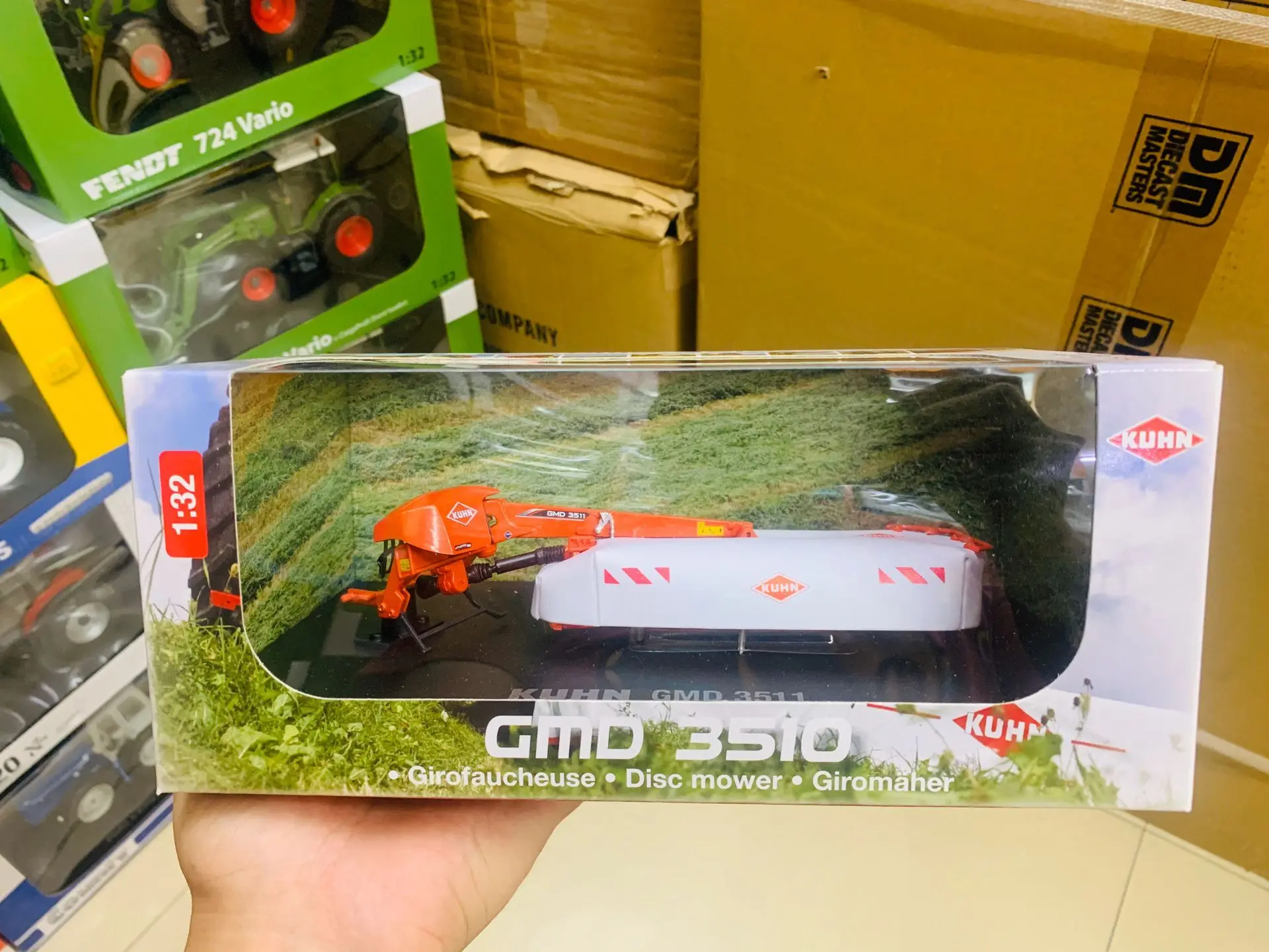 

1:32 Scale Die-Cast Model Kuhn GMD 3511 Girofaucheuse Disc Mower Giromaher Farm tools New in Box