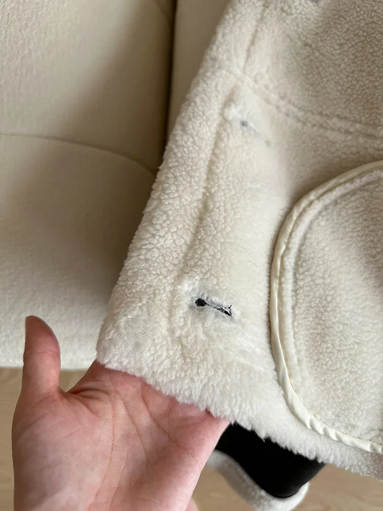 Nowa damska kurtka PU na jesień/zimę 2025, elegancka kurtka z wysokim kołnierzem i futerkiem jagnięcym.